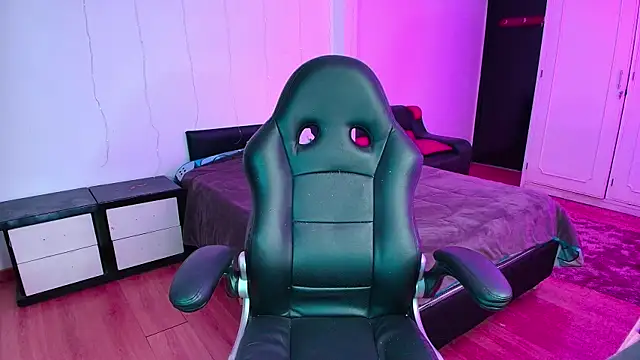 yesie hot online show from November 24, 2025, 11:16 pm