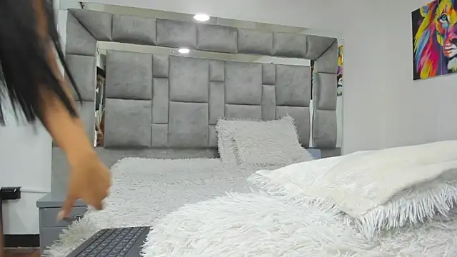 Candy And Andy  online show from April 16, 2026, 3:07 am