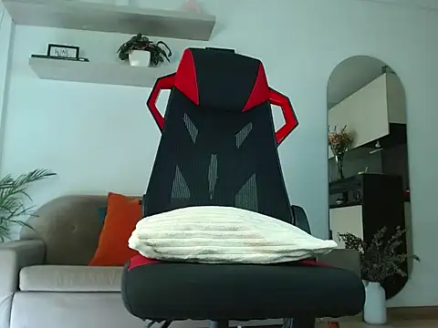 Snapshot of Robyn_Miller chatting on October 20, 2025, 4:07 pm Robyn Miller online show from October 20, 2025, 4:07 pm