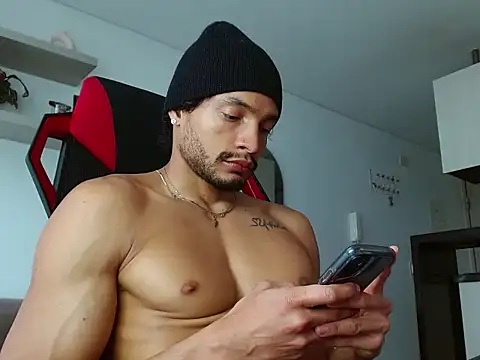 Snapshot of Robyn_Miller chatting on October 18, 2025, 9:50 pm Robyn Miller online show from October 18, 2025, 9:50 pm