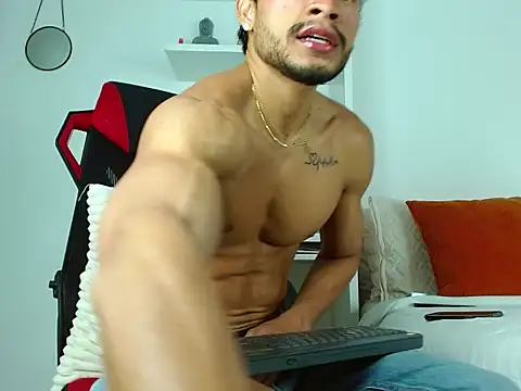 Snapshot of Robyn_Miller chatting on October 17, 2025, 11:17 pm Robyn Miller online show from October 17, 2025, 11:17 pm