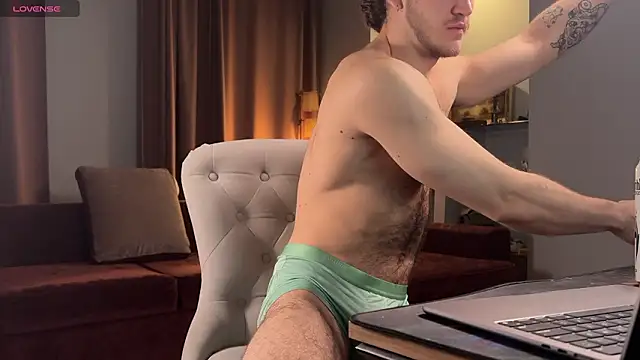 Snapshot of Louis_Karlos chatting on February 9, 2026, 4:21 am Louis Karlos online show from February 9, 2026, 4:21 am