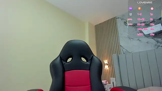 MAGIEVANS1 online show from October 8, 2025, 12:39 pm