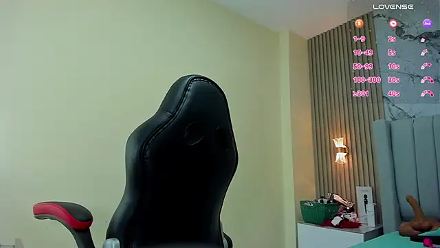 MAGIEVANS1 online show from October 28, 2025, 12:48 pm