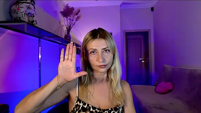 ZoeGrant online show from October 19, 2025, 5:37 pm