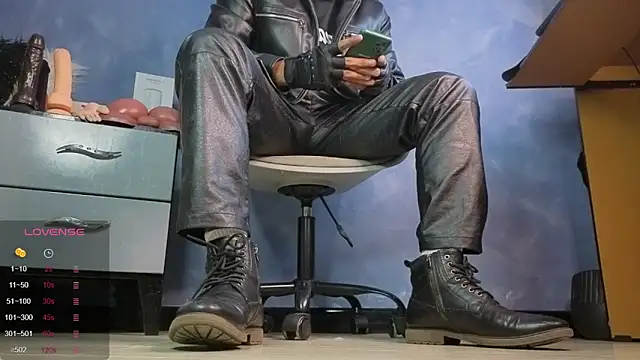 Snapshot of TomLover_12 chatting on February 5, 2026, 1:23 am TomLover 12 online show from February 5, 2026, 1:23 am