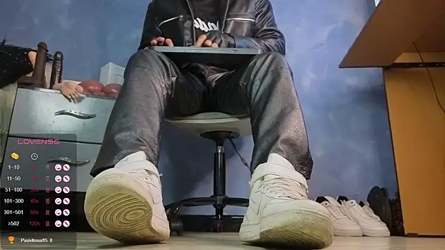 Snapshot of TomLover_12 chatting on February 11, 2026, 12:38 pm TomLover 12 online show from February 11, 2026, 12:38 pm