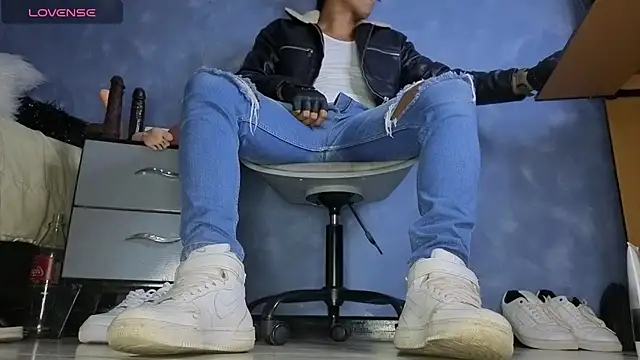 Snapshot of TomLover_12 chatting on February 11, 2026, 12:21 am TomLover 12 online show from February 11, 2026, 12:21 am