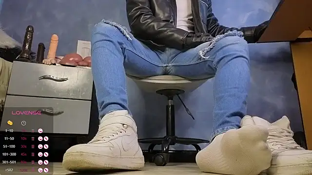 Snapshot of TomLover_12 chatting on February 6, 2026, 1:29 pm TomLover 12 online show from February 6, 2026, 1:29 pm