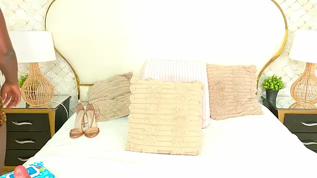 GianinaLewis online show from February 6, 2026, 8:49 pm