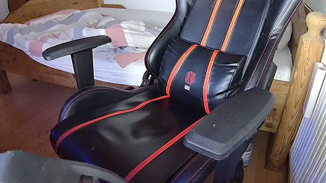 KmlBI26 online show from April 9, 2026, 6:19 am