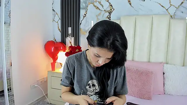 lulumars online show from February 24, 2025, 7:11 am