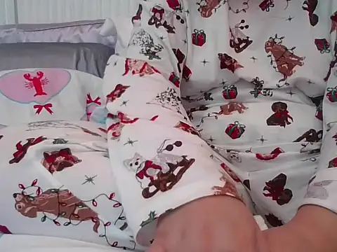 Snapshot of RealLittleRedRidingHood chatting on November 12, 2025, 1:59 pm RealLittleRedRidingHood online show from November 12, 2025, 1:59 pm