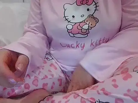 Snapshot of RealLittleRedRidingHood chatting on October 13, 2025, 9:05 pm RealLittleRedRidingHood online show from October 13, 2025, 9:05 pm