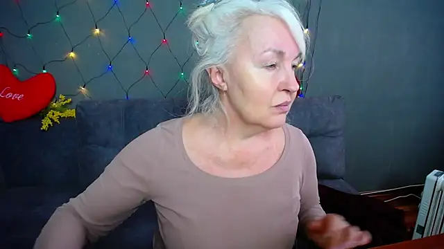 BlondyLeeBest online show from February 11, 2026, 1:00 pm