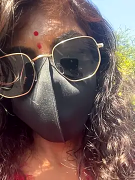 Indian-Squirt online show from December 17, 2025, 8:19 am