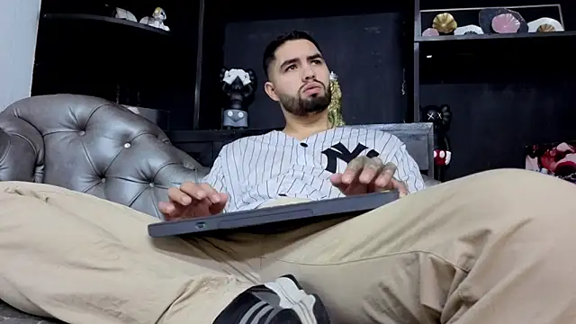 Snapshot of matteosantos chatting on February 5, 2026, 12:01 pm matteosantos online show from February 5, 2026, 12:01 pm