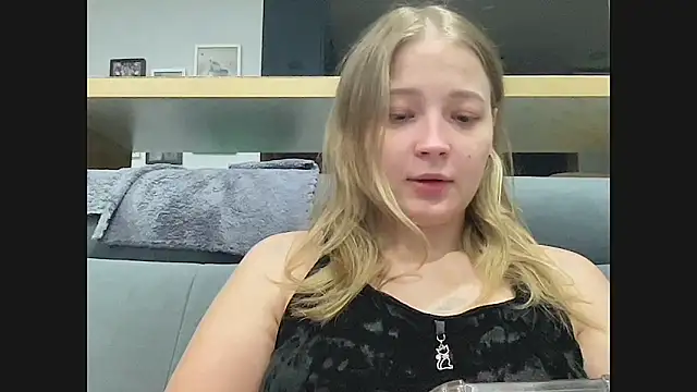 CharmingSarah online show from October 16, 2025, 4:26 pm