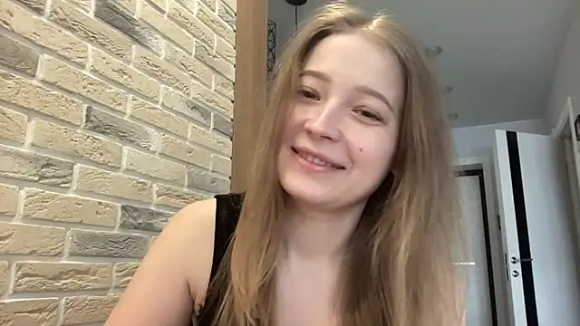 CharmingSarah online show from April 25, 2026, 10:18 am