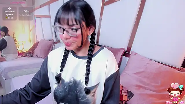 lucyycy online show from December 1, 2025, 4:35 am