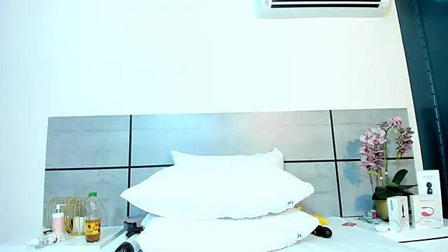 EmmaSmith2 online show from March 2, 2026, 5:08 am