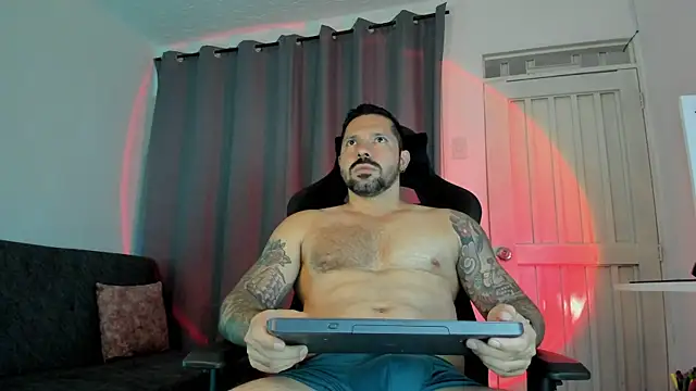 Snapshot of Pierre_Vidal chatting on November 10, 2025, 10:37 pm Pierre Vidal online show from November 10, 2025, 10:37 pm