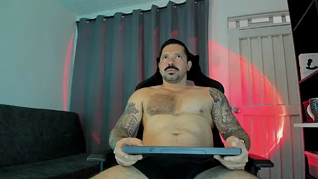 Snapshot of Pierre_Vidal chatting on November 19, 2025, 9:37 pm Pierre Vidal online show from November 19, 2025, 9:37 pm