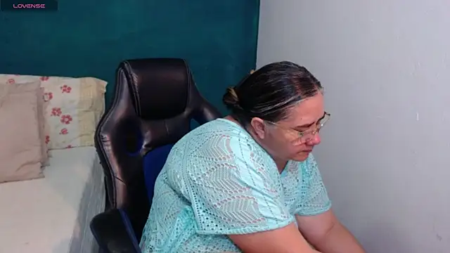 Snapshot of scaelettdubois chatting on May 7, 2026, 2:38 am scaelettdubois online show from May 7, 2026, 2:38 am