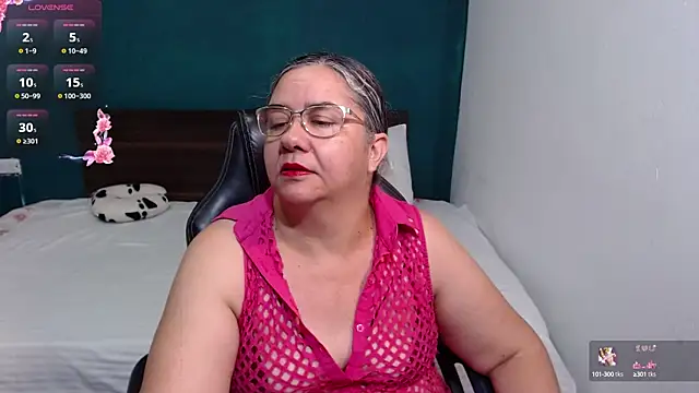 scaelettdubois online show from October 6, 2025, 12:01 am