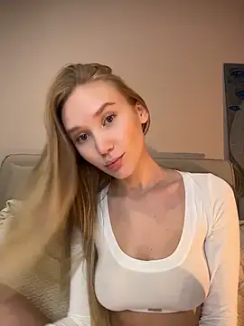 MariaTull online show from November 14, 2025, 6:44 pm