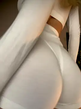 MariaTull online show from October 12, 2025, 7:15 pm