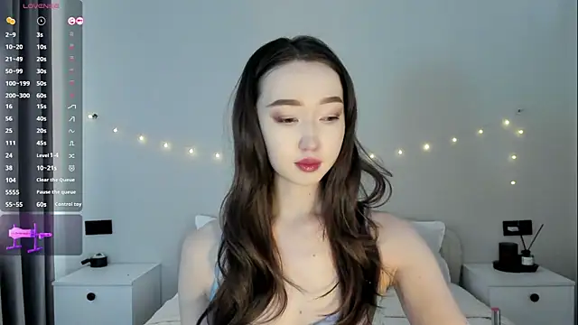  luna 022 online show from October 10, 2025, 4:35 am