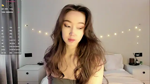  luna 022 online show from October 25, 2025, 4:55 am