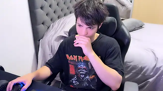 SasukeUhchiaa online show from February 22, 2025, 1:33 am