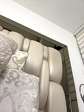 Snapshot of ALISSON_FOXXX1 chatting on November 7, 2025, 10:57 pm ALISSON FOXXX1 online show from November 7, 2025, 10:57 pm