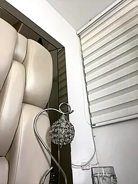 Snapshot of ALISSON_FOXXX1 chatting on October 29, 2025, 10:52 pm ALISSON FOXXX1 online show from October 29, 2025, 10:52 pm