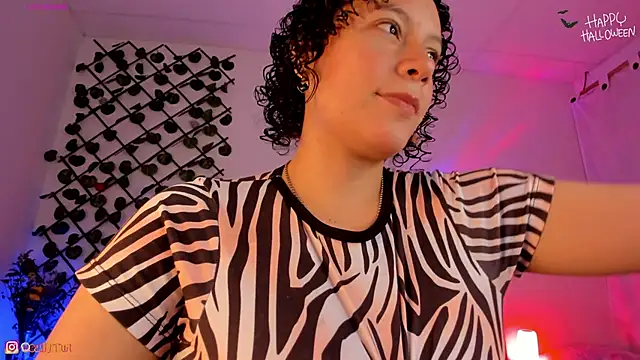 cailynhot online show from October 7, 2025, 10:55 pm