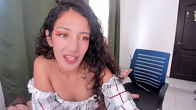 Snapshot of Lucia_Fuster chatting on July 13, 2026, 7:02 pm Lucia Fuster online show from July 13, 2026, 7:02 pm