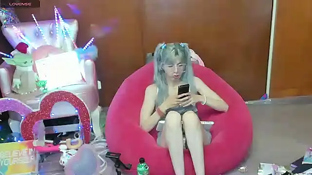 Snapshot of Skinygirl chatting on May 5, 2026, 11:08 pm Skinygirl online show from May 5, 2026, 11:08 pm
