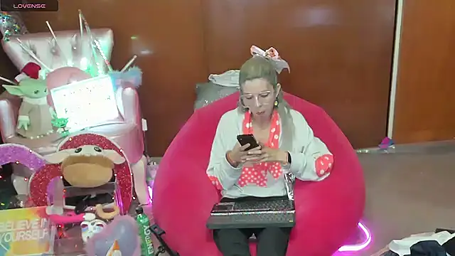 Snapshot of Skinygirl chatting on May 20, 2026, 10:40 pm Skinygirl online show from May 20, 2026, 10:40 pm