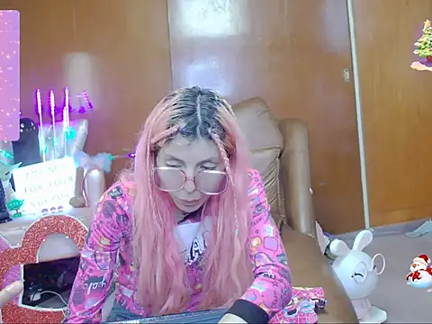 Skinygirl online show from October 12, 2025, 2:02 am