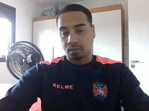 Snapshot of Juninho10c chatting on November 3, 2025, 4:32 pm Juninho10c online show from November 3, 2025, 4:32 pm