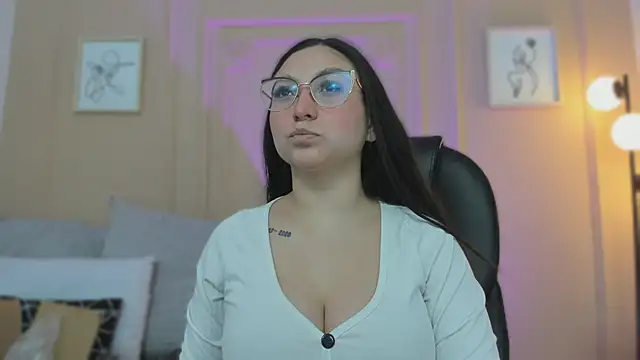 lucy neil online show from March 26, 2026, 2:32 am