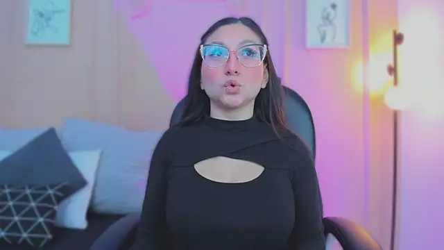 lucy neil online show from March 31, 2026, 2:35 am