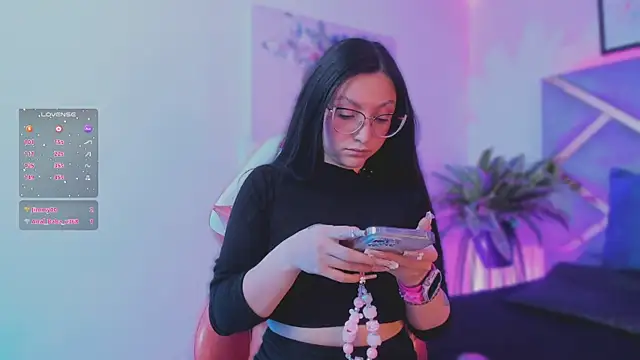 lucy neil online show from November 18, 2025, 3:37 pm