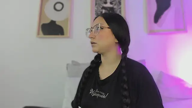 lucy neil online show from February 13, 2026, 2:33 am