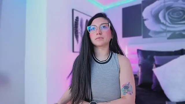 lucy neil online show from September 16, 2025, 7:04 pm