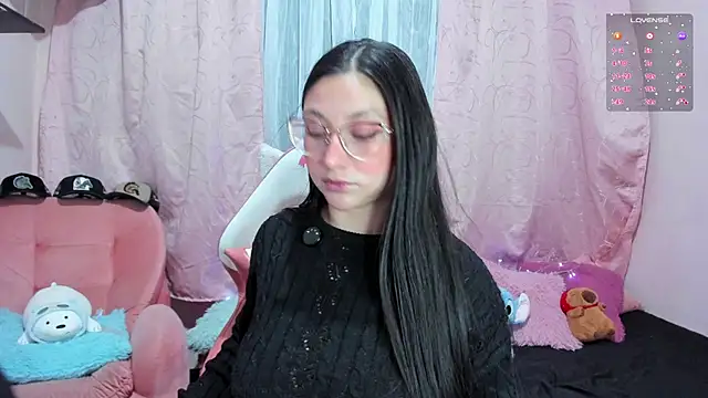 Snapshot of lucy_neil chatting on August 6, 2026, 10:21 am lucy neil online show from August 6, 2026, 10:21 am