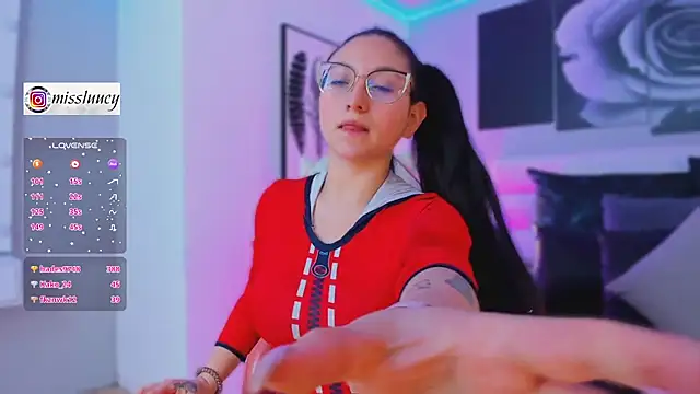 lucy neil online show from October 1, 2025, 7:07 pm