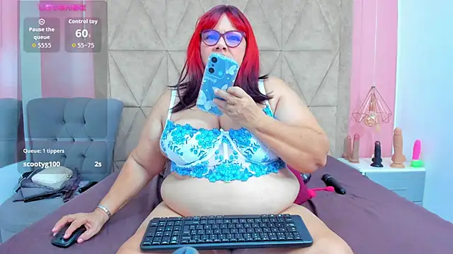 Snapshot of mommy_cute chatting on January 19, 2026, 12:03 am mommy cute online show from January 19, 2026, 12:03 am